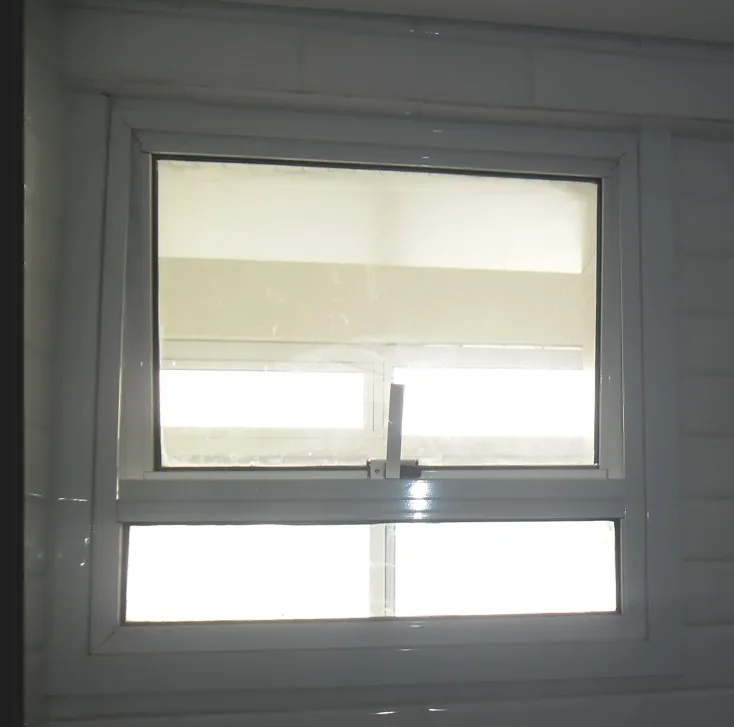 Janela basculante automatizada