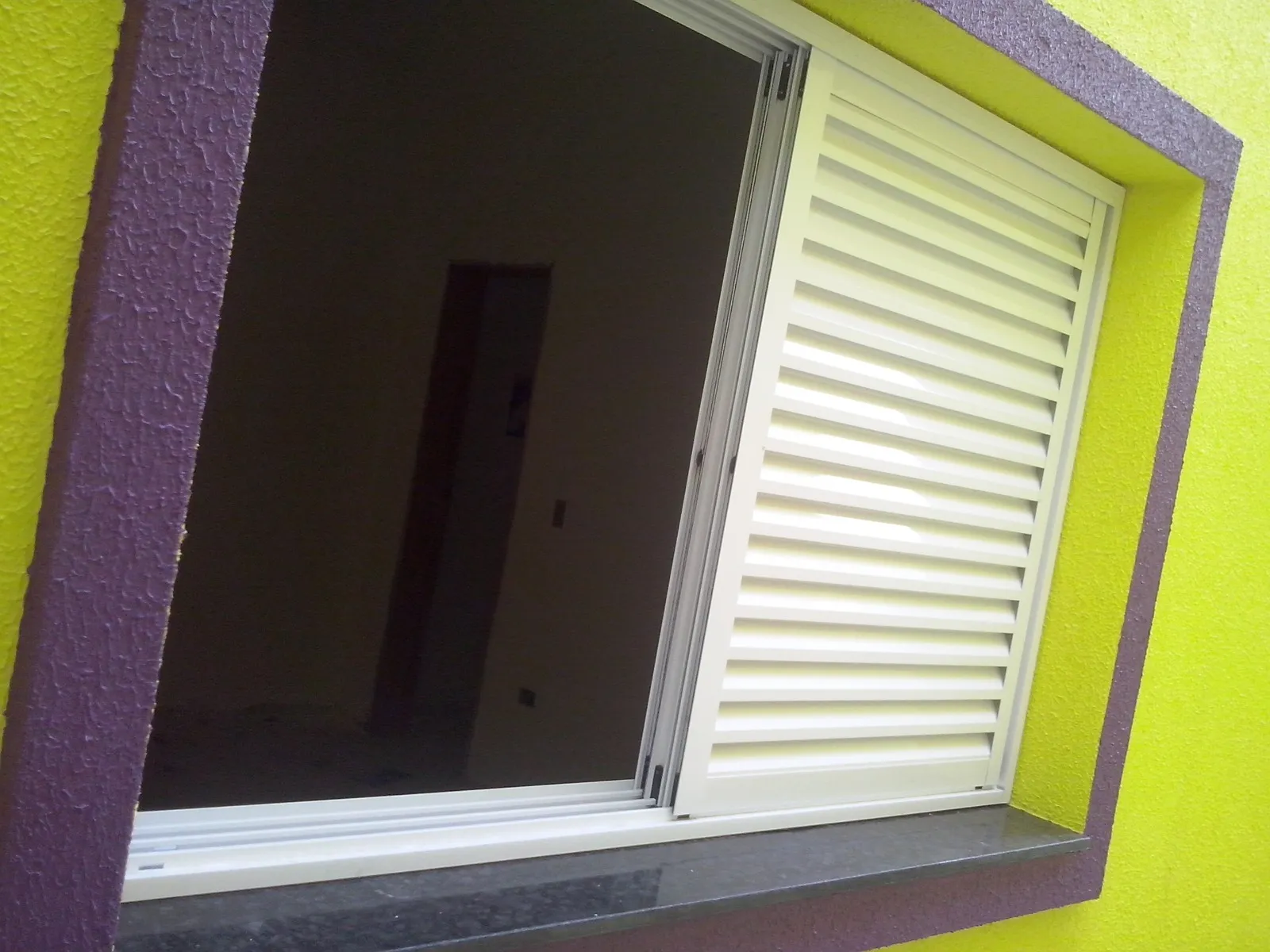 Veneziana de alumínio para quarto